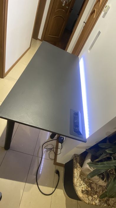 Biurko pod komputer elektryka led