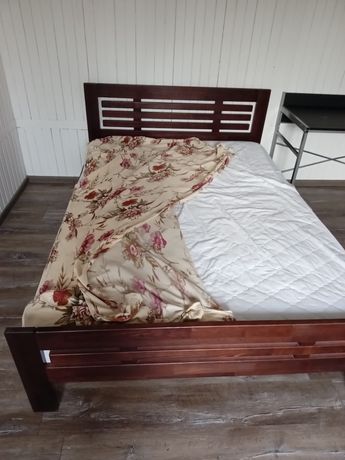 Ліжко двоспальне с матрасом