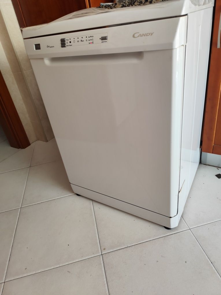 Máquina de lavar loiça usada – para peças ou reparação