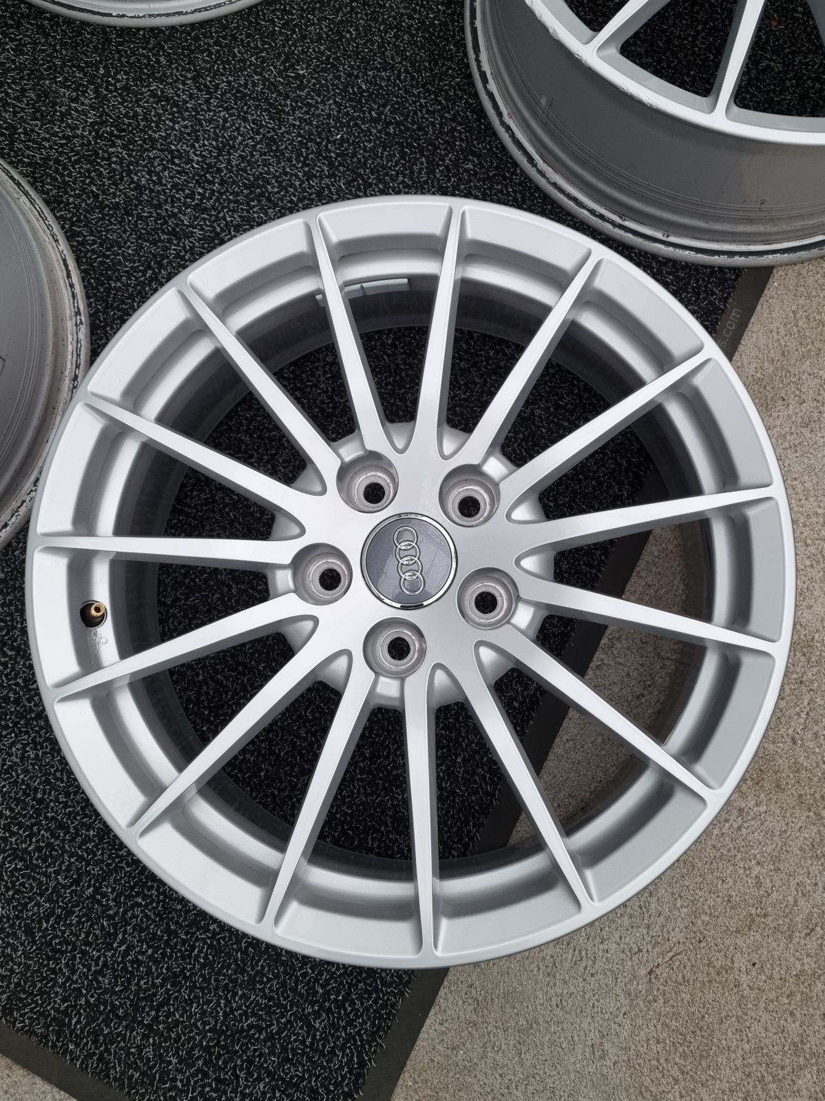 Felgi Alu 17" Audi A5 A4 B9 A6 C7 C8 A7 Q5 5x112 Oryginalne