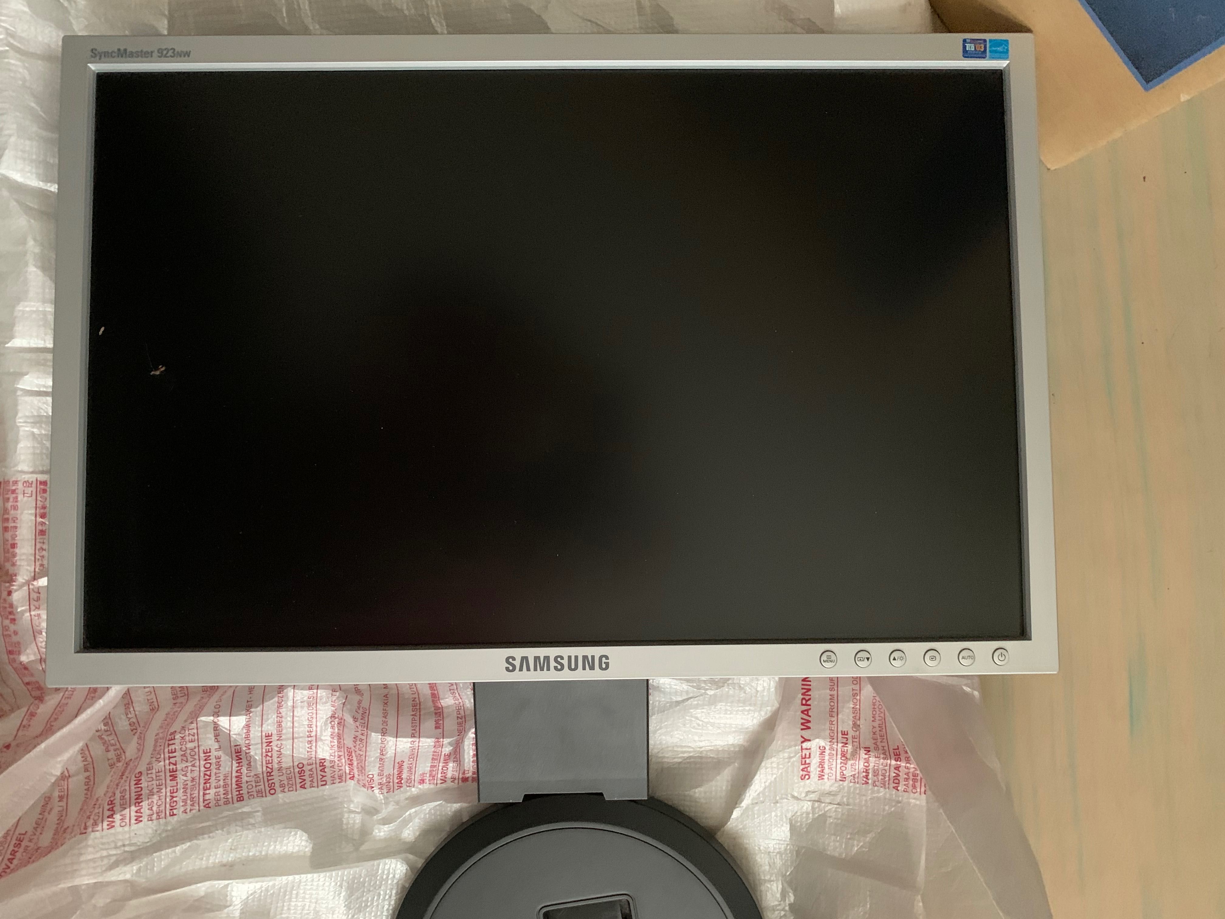 Монитор 19" Samsung 923NW, lcd, VGA, в отличном состоянии