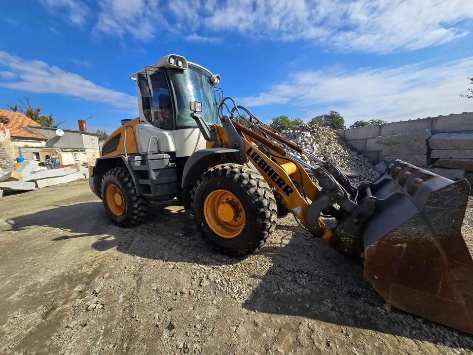 Liebherr L528  Liebherr L528 rok 2013
