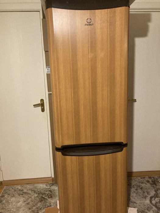 Холодильник Indesit