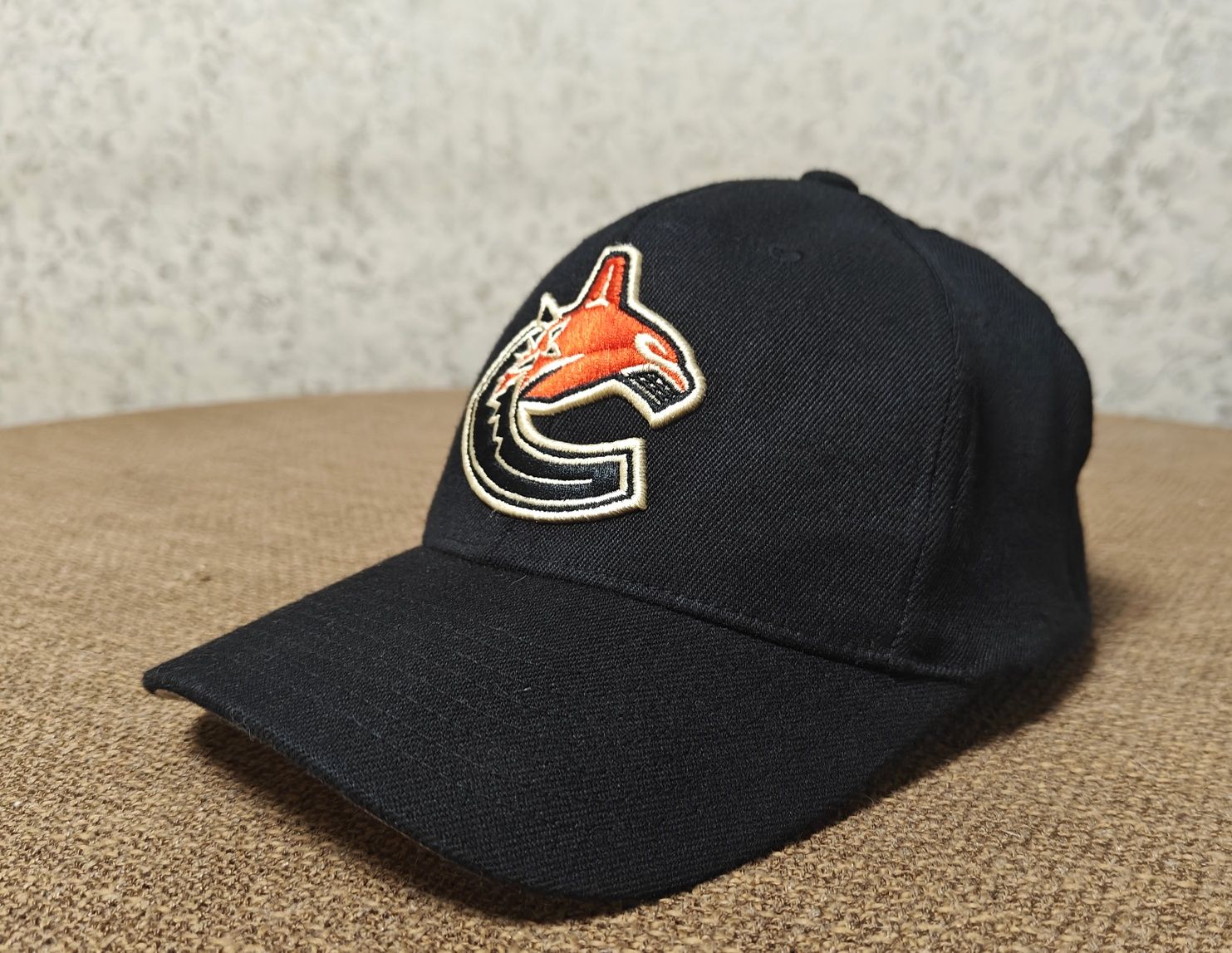 Продам  фирменную бейсболку  MITCHELL & NESS