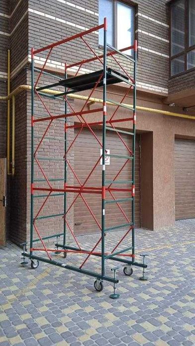 Вишка тура. Леса строительные. Риштовка. Ліса. Будівельні риштування.