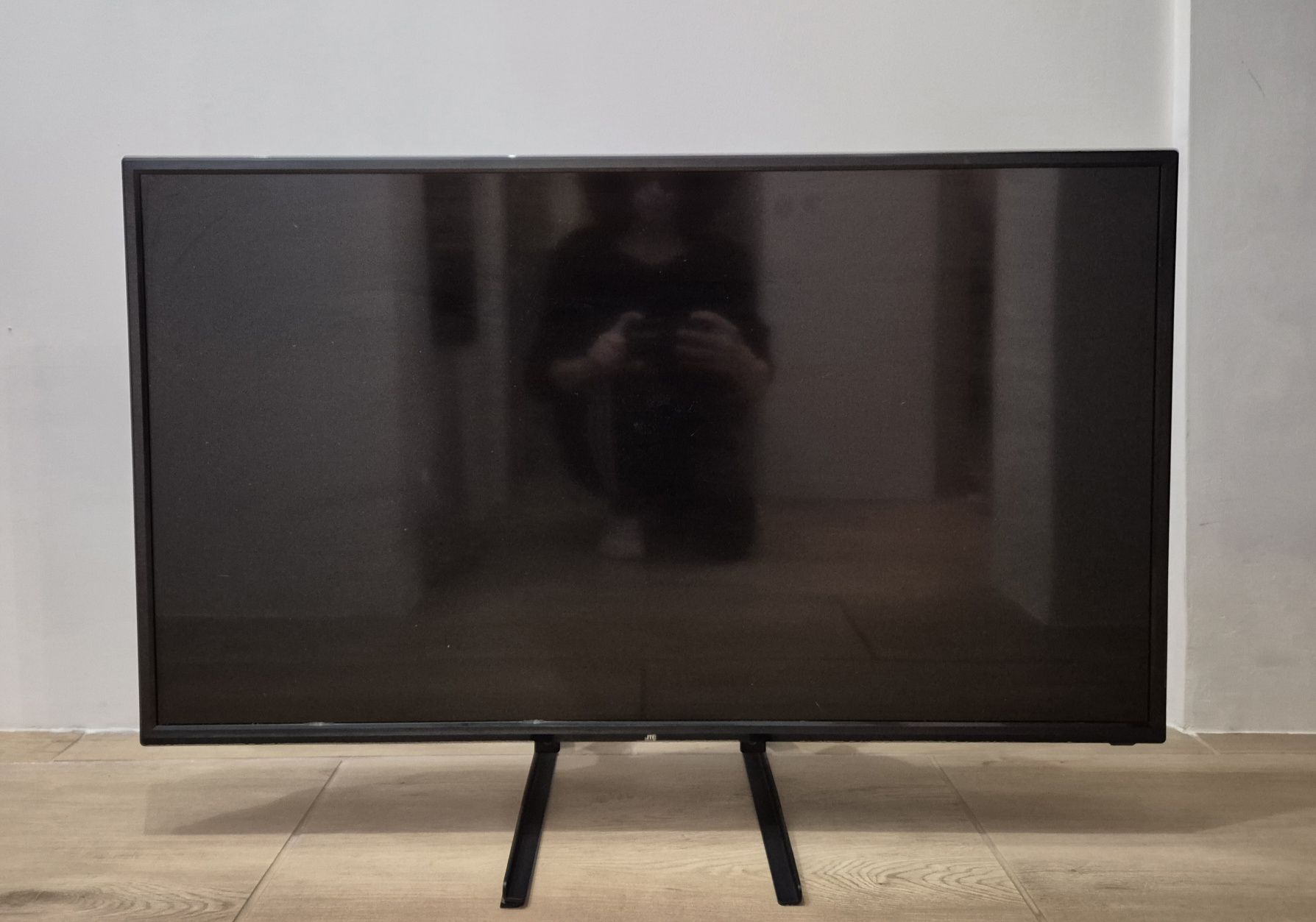 Telewizor 40 cali, full HD, bez uszkodzeń, super stan wizualny, pilot