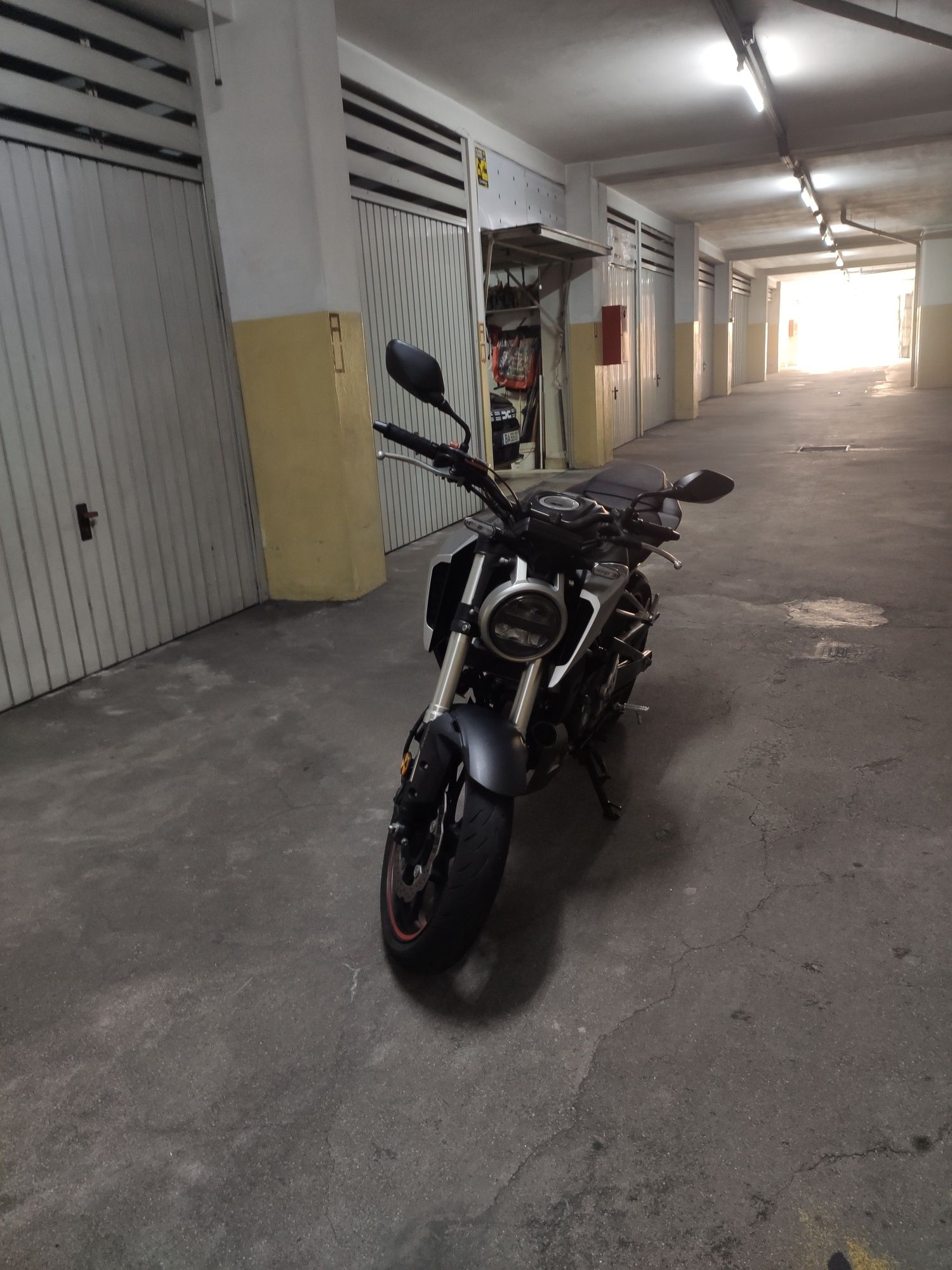 Vendo Honda CB125R 2018