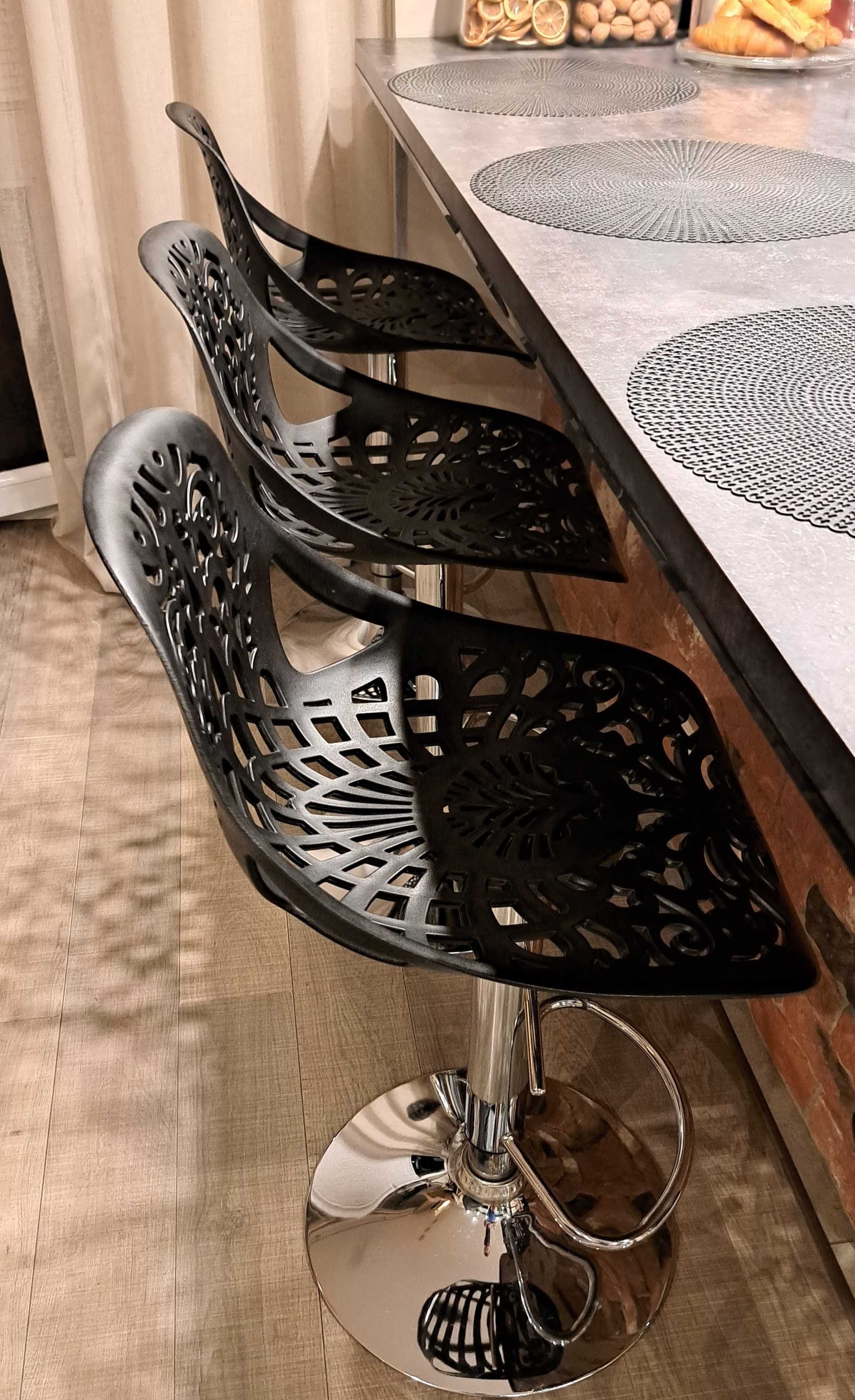 3 hokery KARE Design – używane, bez regulacji wysokości
