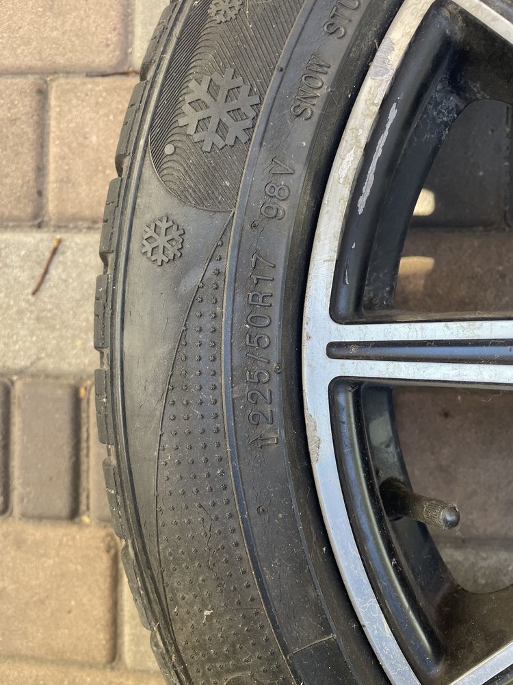 Диск с зимней резиной Kumho 225/50R17