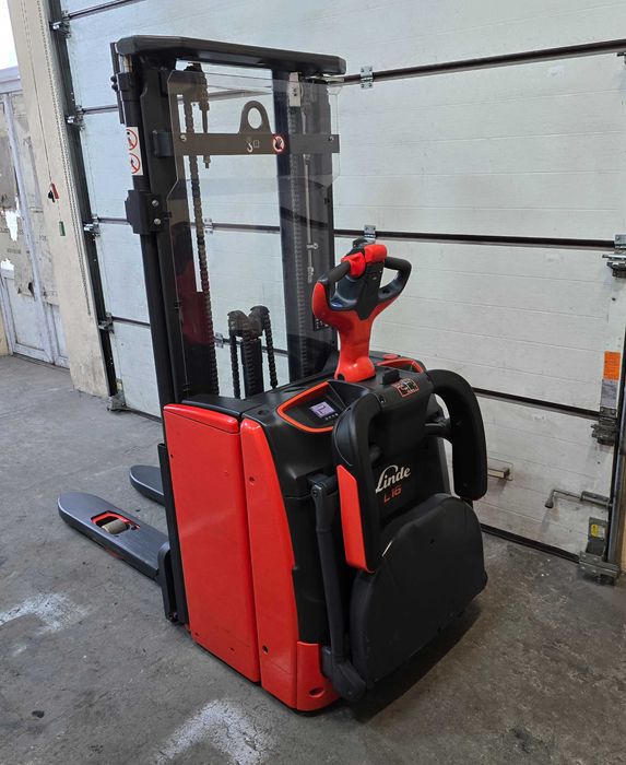 Штабелер самохідний Linde 1.4 тонни, підйом 4,352 метра 2021 рік