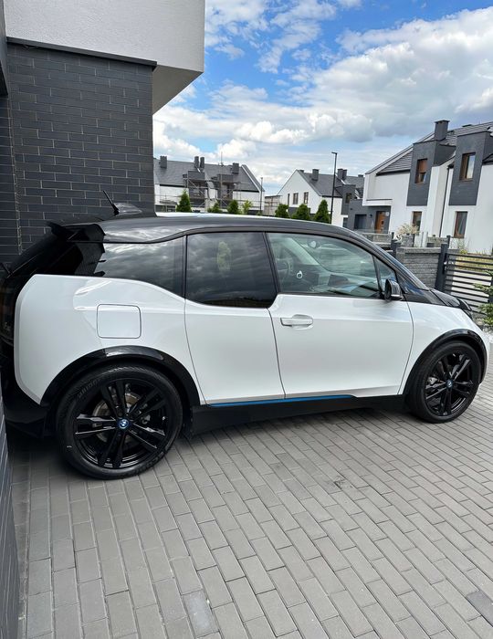 BMW i3      2022