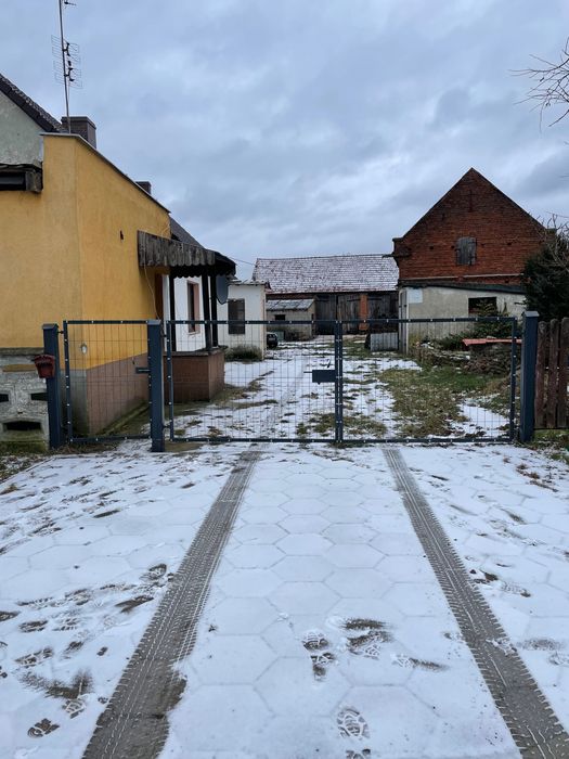 Sprzedam Dom z budynkami gospodarczymi