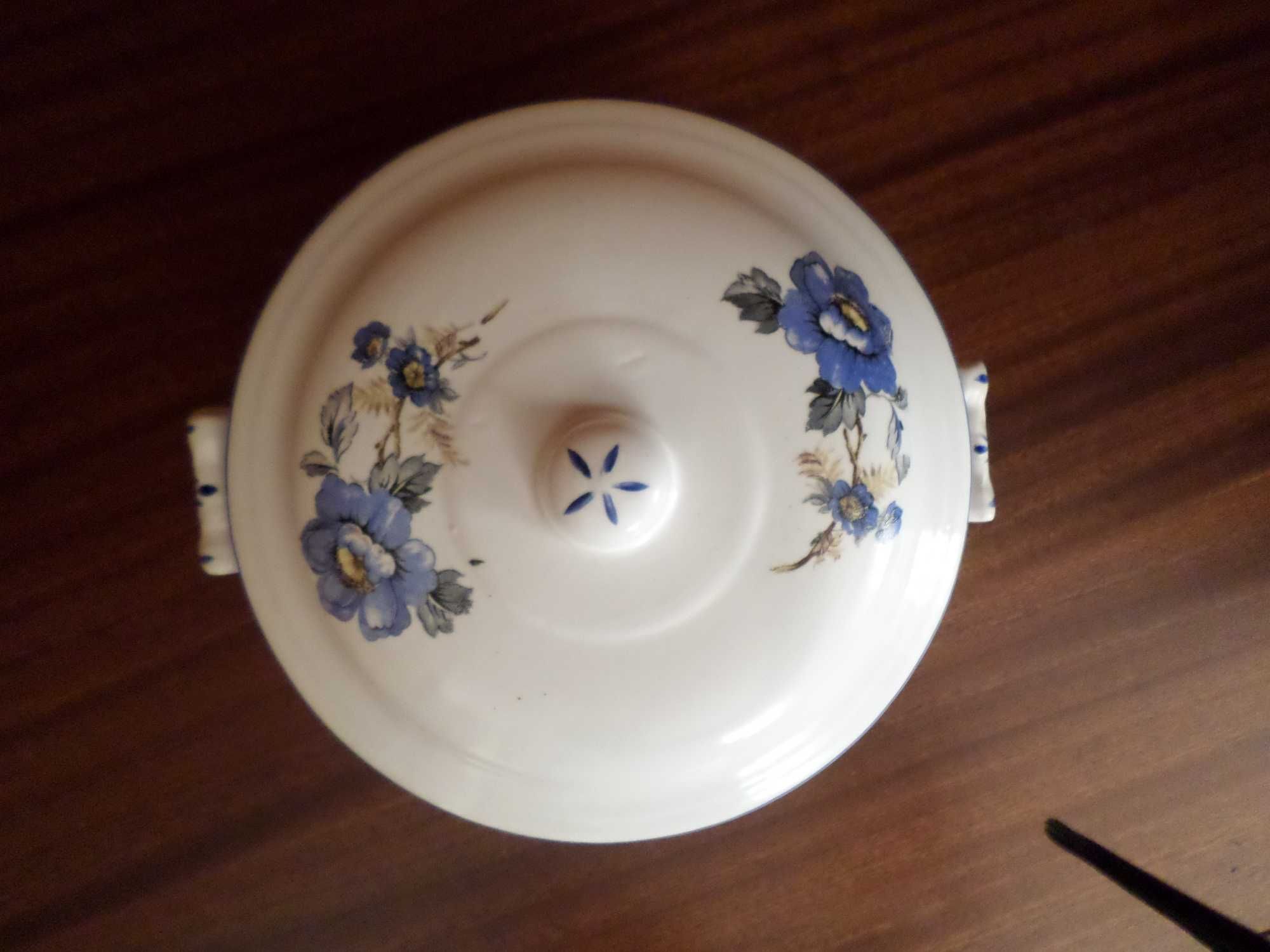 Раритетные супница , молочник и еще ... из ссср .