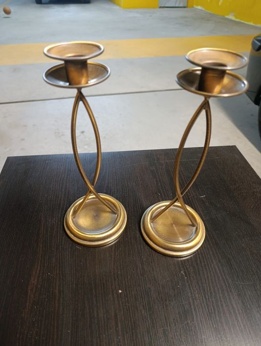 Castiçais em latão