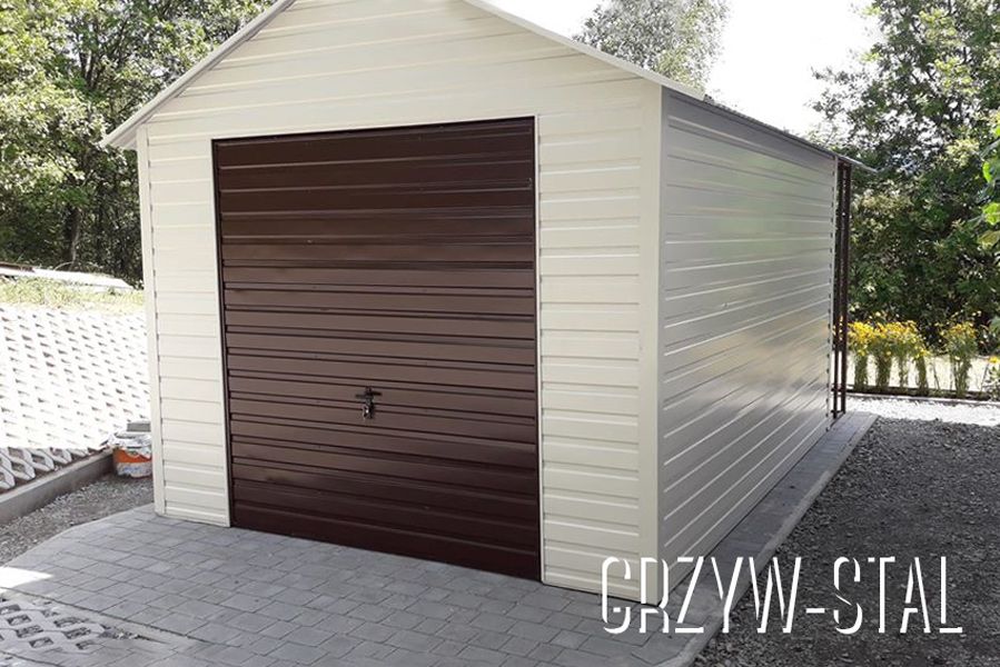 Garaż blaszany z boczną wiatą blaszak drewnopodobny dwuspadowy 6x5
