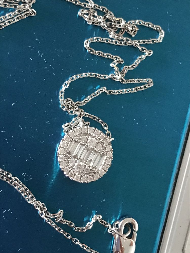 Łańcuszek białe złoto z diamentami próba : 585 waga : 2,31 gram .
