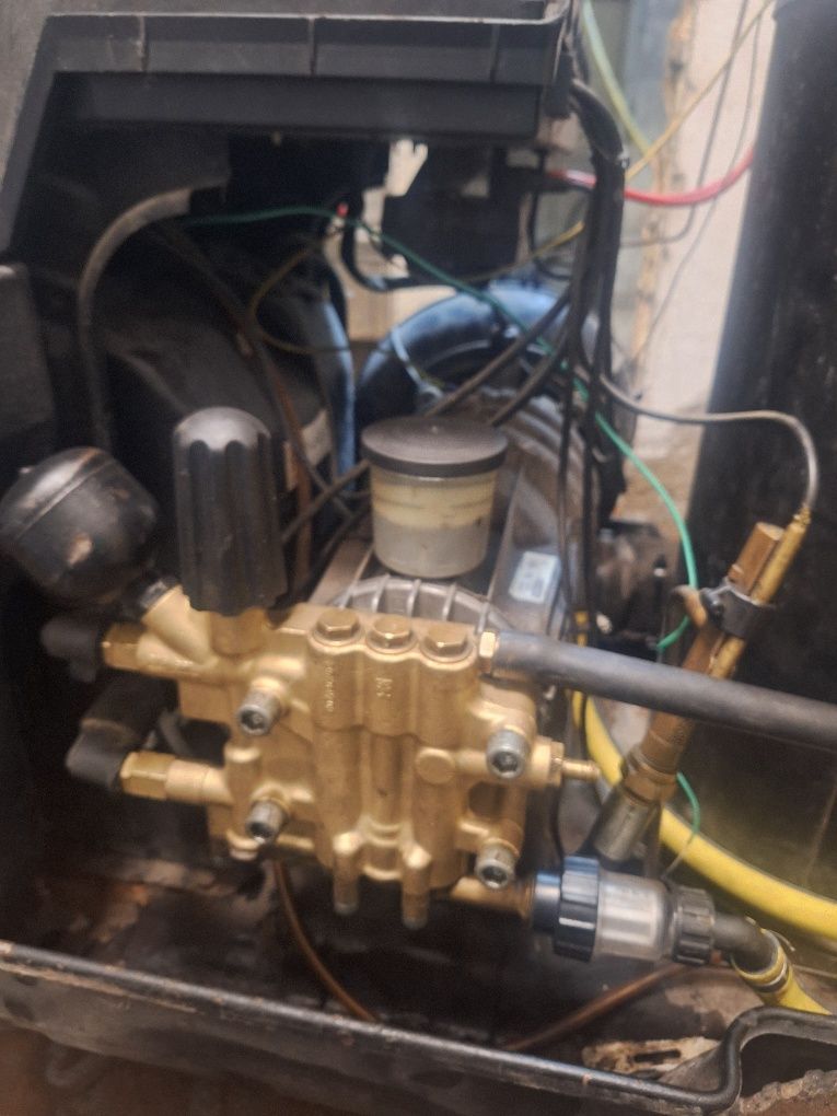 Апарат високого тиску з підігрівом води Karcher HDS 895