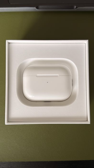 Oryginalne Apple AirPods Pro (2nd generation) stan bardzo dobry.