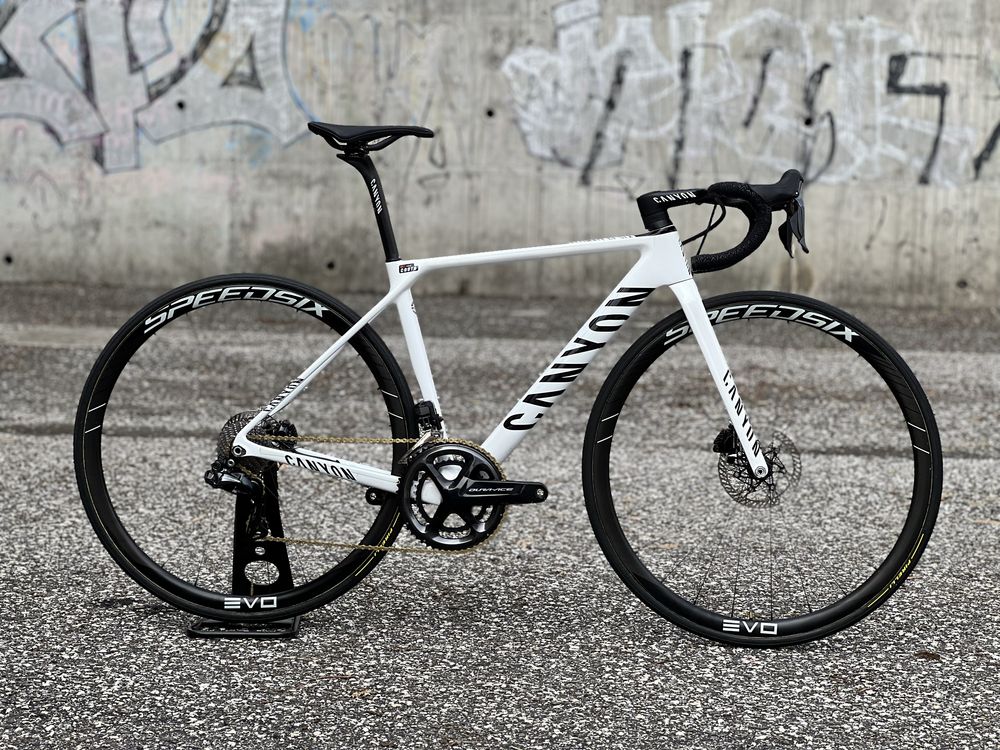 Bicicleta disco Canyon Ultimate CF SLX / Dura Ace Di2 / Rodas carbono