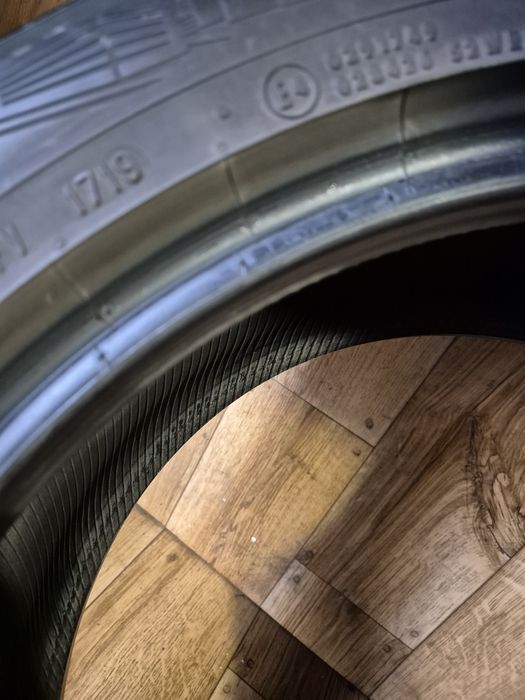 225/50/17 Continental para Całoroczne 7mm 19r