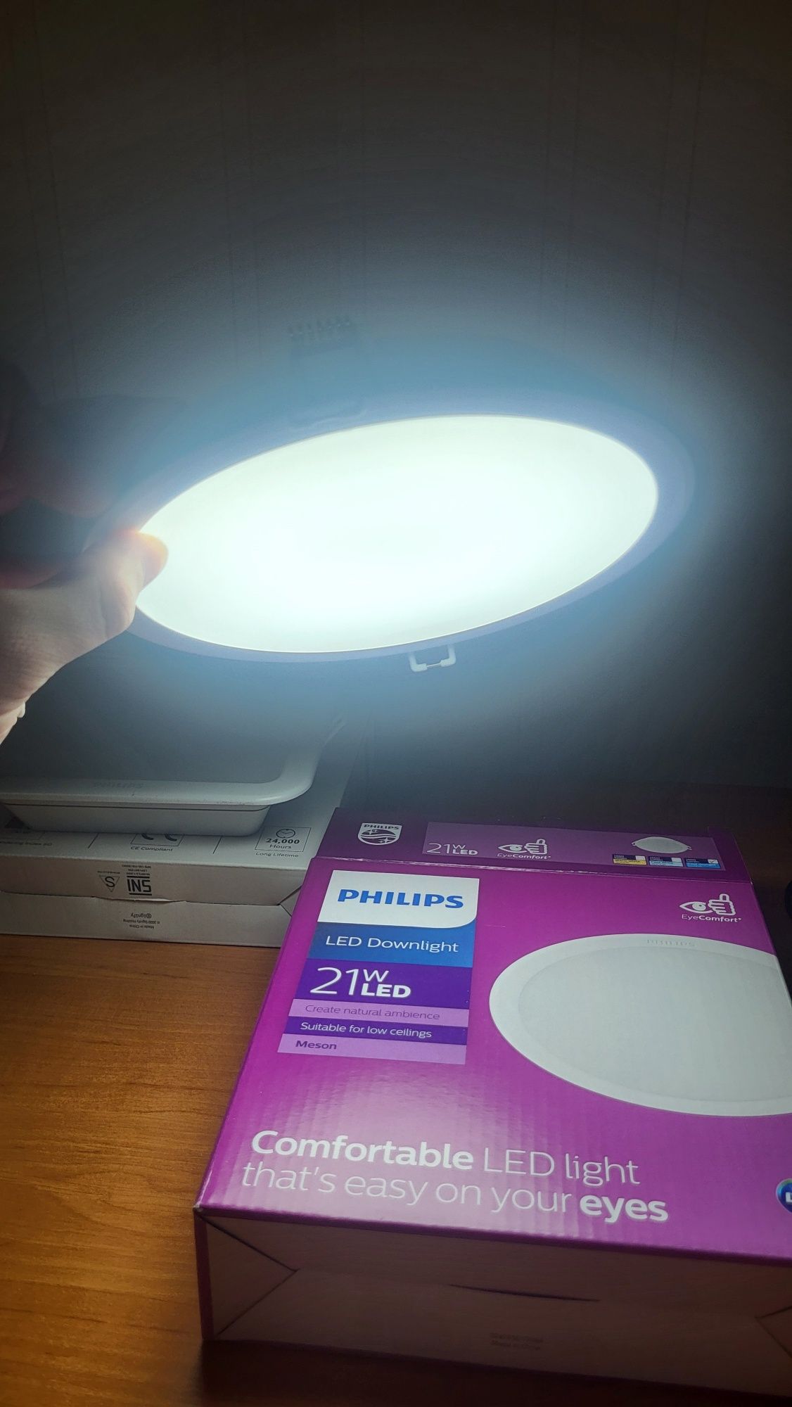 Вбудовані світильники Phillips Downlight