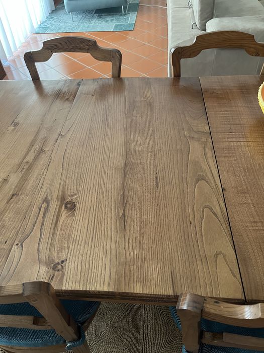Mesa de jantar e cadeiras em carvalho maciço