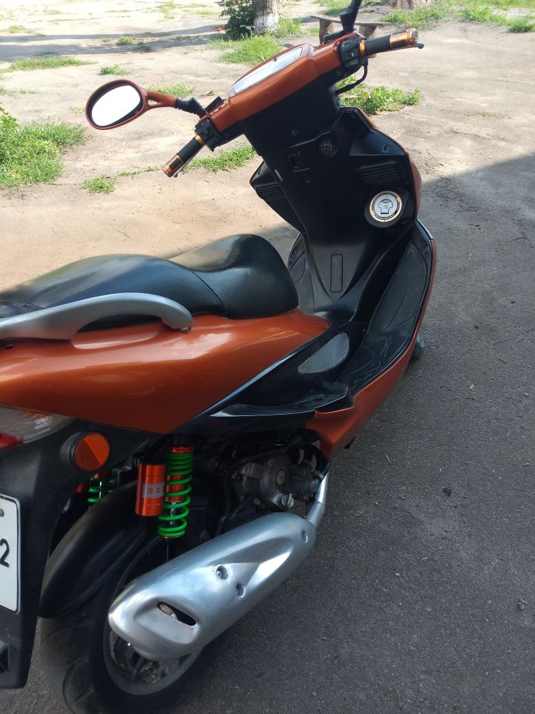 Продам скутер кумсо бет він
