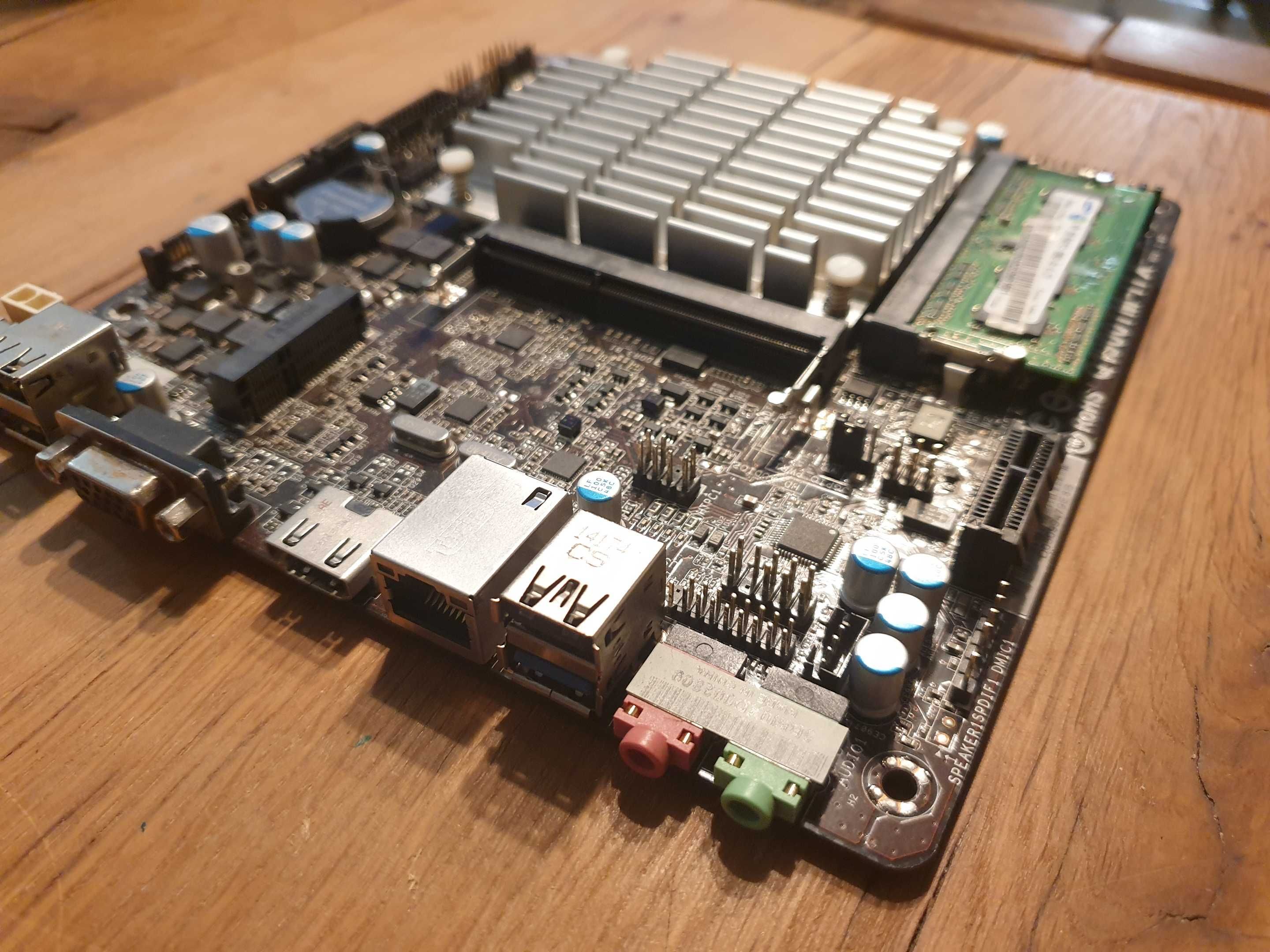 AsRock Q1900TM-ITX plus 2gb ram