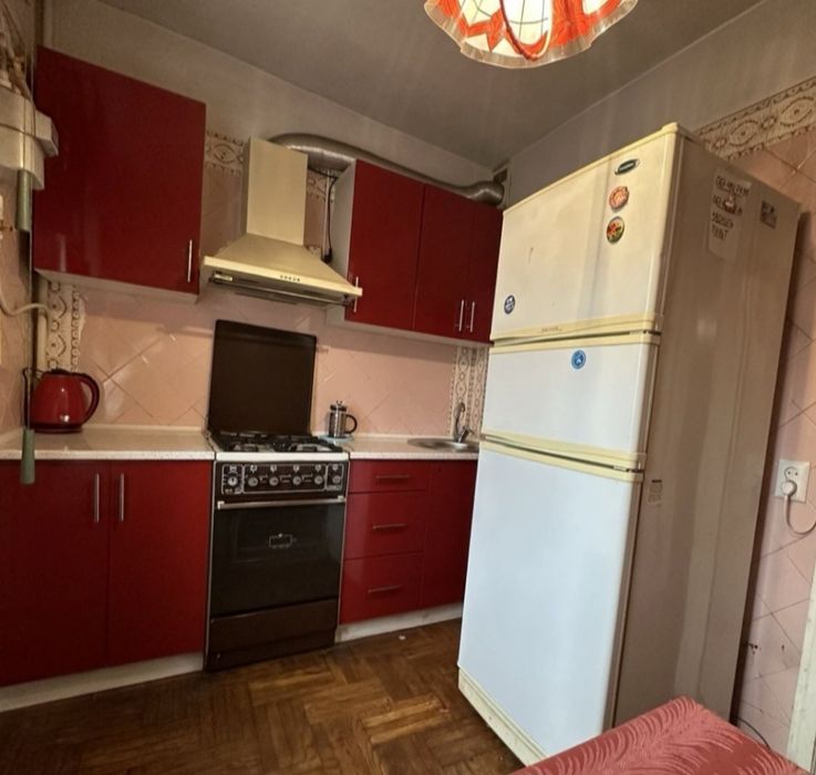 Продам кухню б.у в хорошем состоянии, мойка и кран в подарок