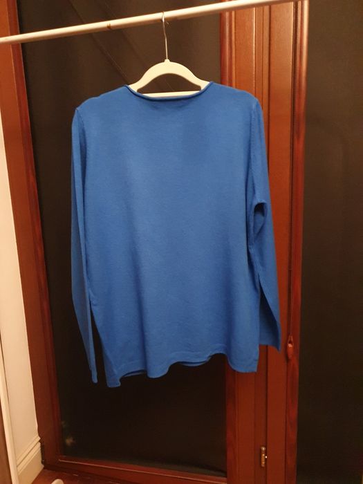 Cienki niebieski sweter