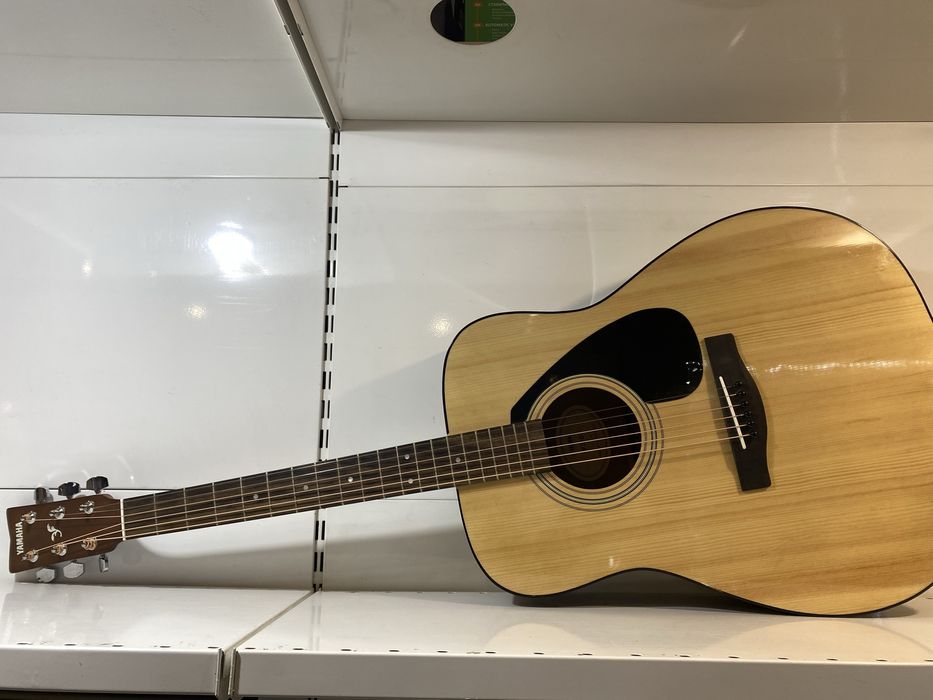 Гитара Yamaha f310 в идеальном состоянии, чехол