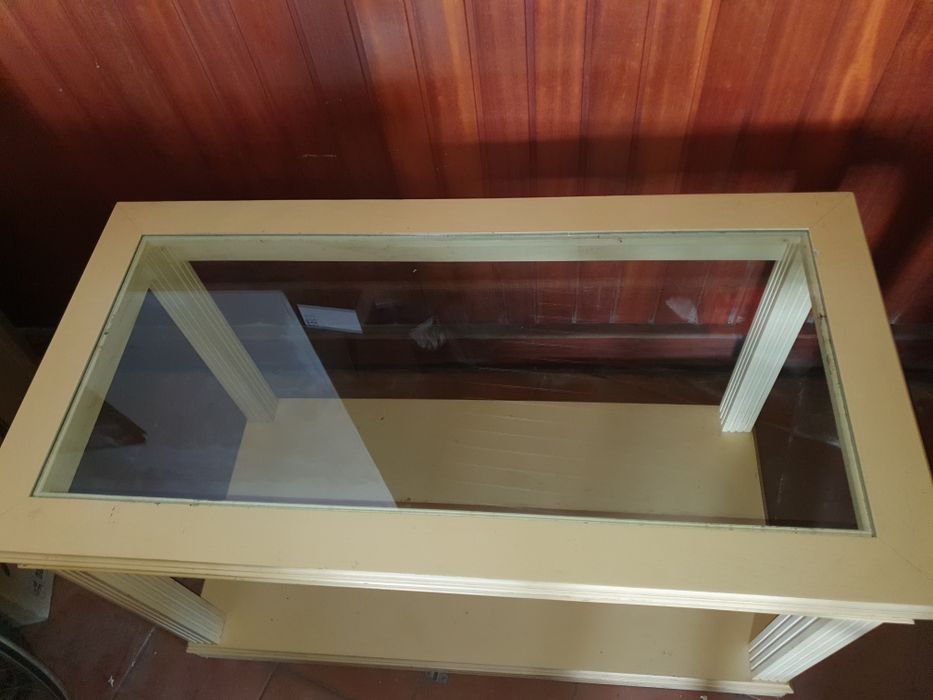 Mesa com tampo de vidro