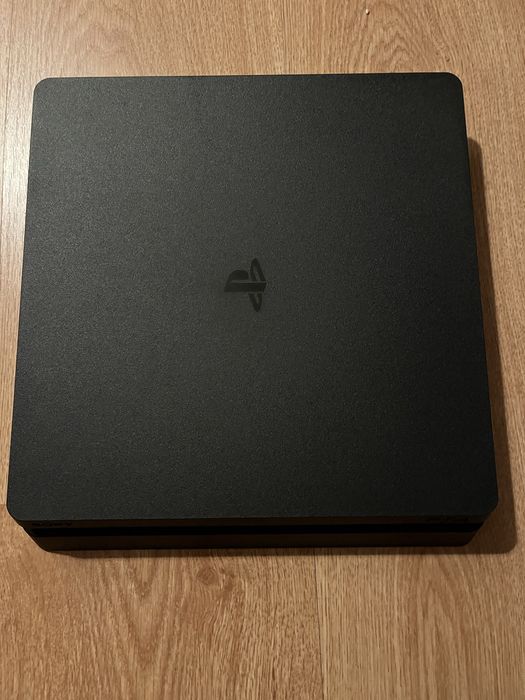 Playstation 4 500GB com 2 Dualshock 4 e jogo fifa 19