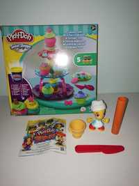 Play Doh Babeczkowa Wieża plus figurka sprzedawczyni lodów B5978