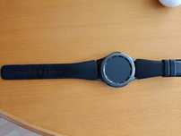 Czarny smartwatch