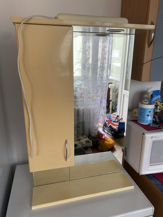 Дзеркало з підсвіткою