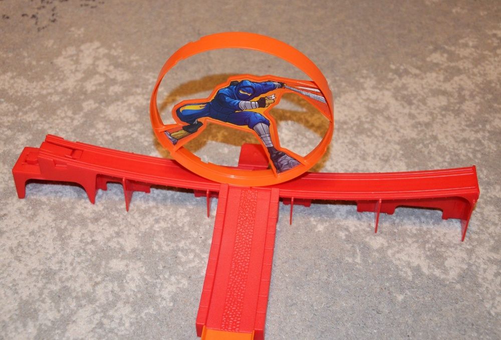 Hot Wheels Tor zjazdowy Starcie z Ninją BGH90