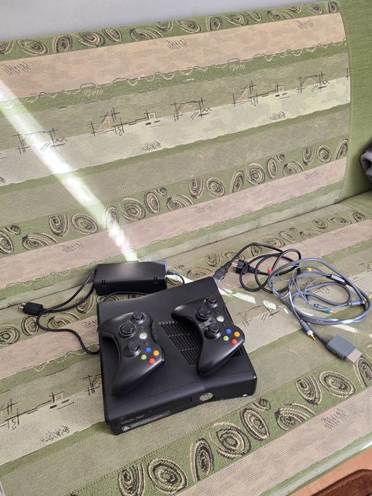 Konsola Xboxa360 slim