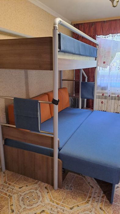 Продам двух ярусный  диван-кровать
