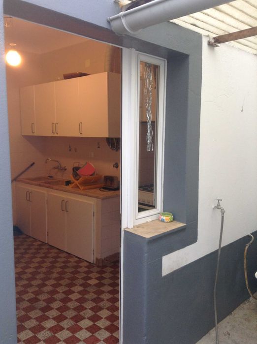 T2 dentro das muralhas às Portas de Avis