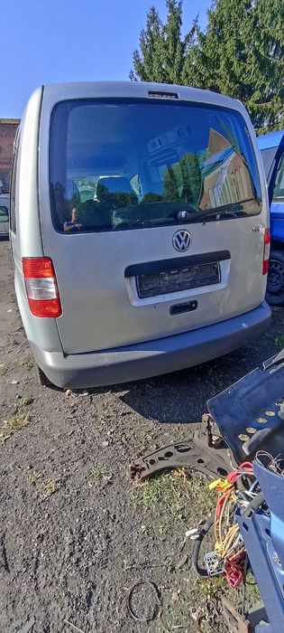 błotnik przód prawy vw caddy lak LA7W