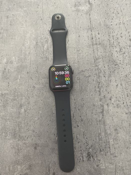 Apple Watch SE 40 mm gwiezdna szarość