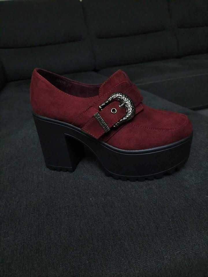 Vendo Sapatos NOVOS sem estrear