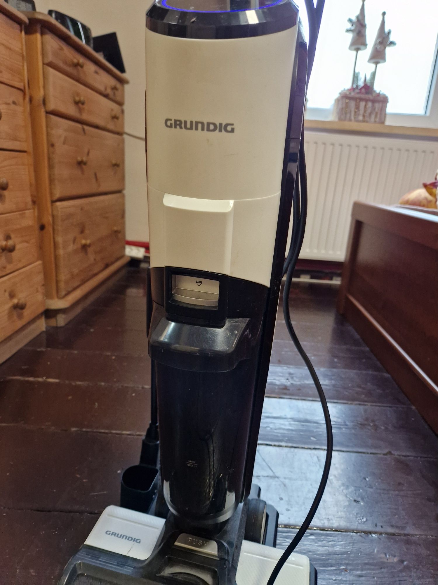Odkurzacz na sucho i mokro GRUNDIG VCW 4270 L