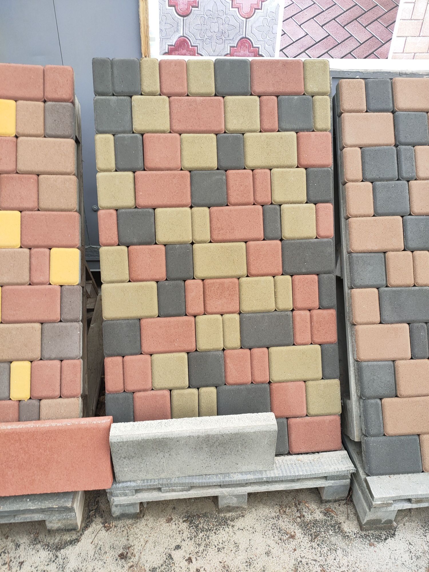 Тротуарная плитка и бетонные заборы в Aлександрии