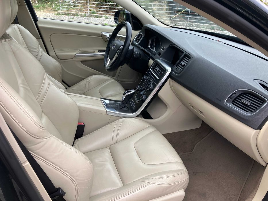 Volvo V60 Plug-In Hybrid - Kit styling e Polestar (300cv)