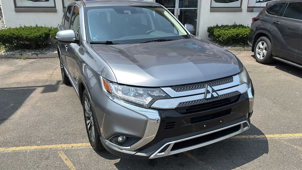 Mitsubishi Outlander Se      2020