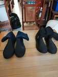 Botas e acessórios de mergulho.