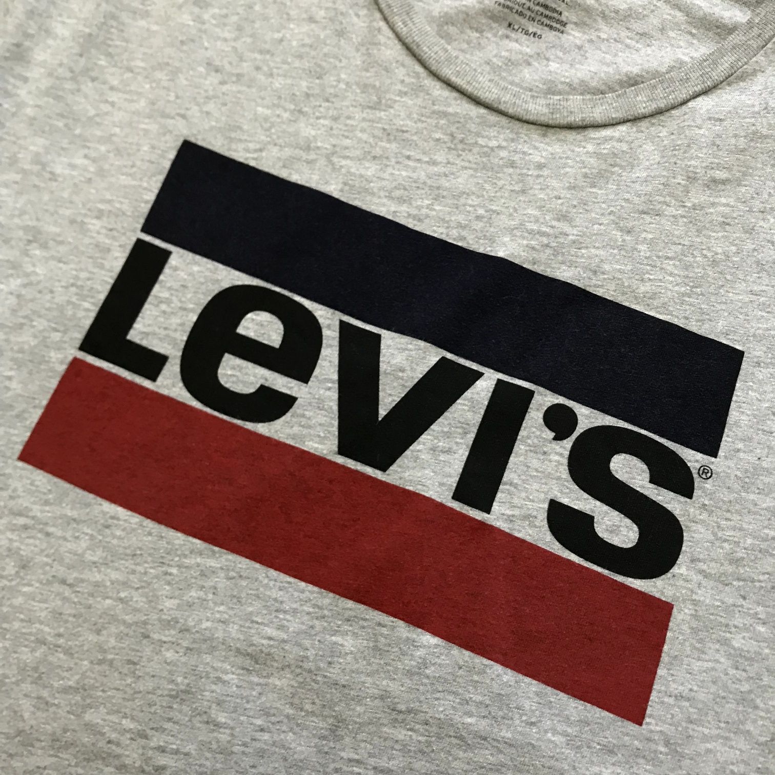 Levis футболка з великим логотипом Левайс