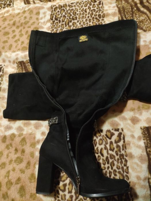 Высокие замшевые демисезонные сапоги